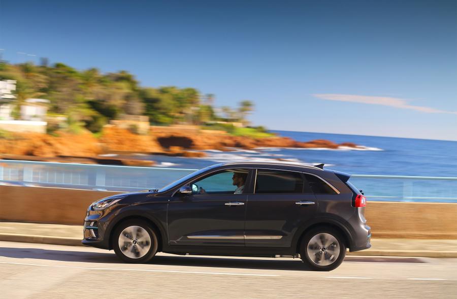  Kia e-Niro 2018 года  (WW) (фото 16 из 41)